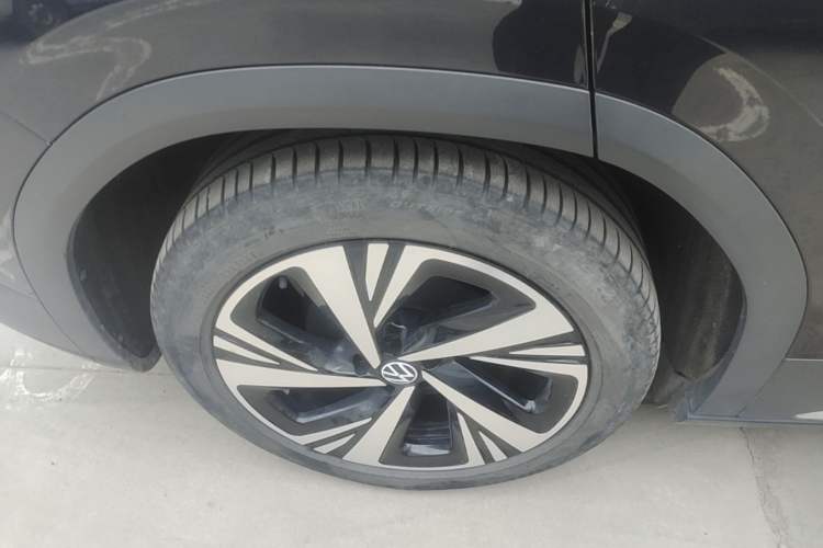 Used Volkswagen ID.6 CROZZ 2022 Long-Range PRO Edition Right Rear Wheel Hub