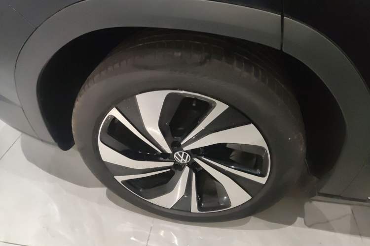 Used Volkswagen ID.6 CROZZ 2022 Long-Range PURE+ Edition Right Rear Wheel Hub