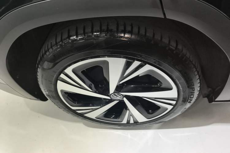 Used Volkswagen ID.6 CROZZ 2022 Long-Range PRO Edition Right Rear Wheel Hub