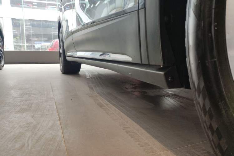 Used Volkswagen ID.6 CROZZ 2022 Long-Range PRO Edition Right Side Sill