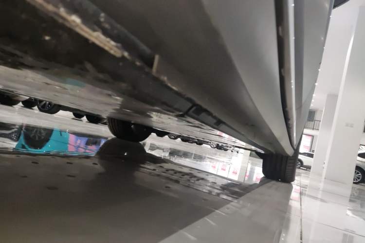 Used Volkswagen ID.6 CROZZ 2022 Long-Range PURE+ Edition Right Side Sill