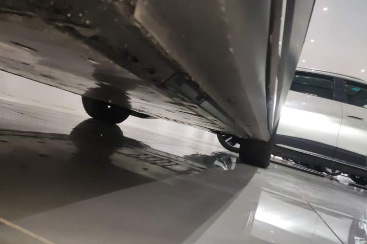 Used Volkswagen ID.6 CROZZ 2022 Long-Range PURE+ Edition Right Side Sill