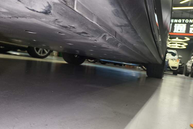 Used Volkswagen ID.6 CROZZ 2022 Long-Range PRO Edition Right Side Sill