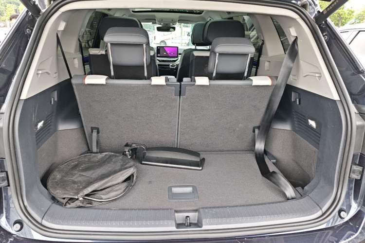 Used Volkswagen ID.6 CROZZ 2022 High-Performance PRIME Edition Trunk