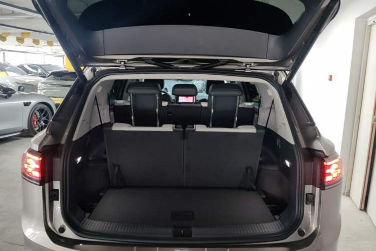 Used Volkswagen ID.6 CROZZ 2022 Long-Range PRO Edition Trunk