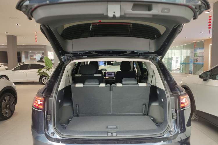 Used Volkswagen ID.6 CROZZ 2022 Long-Range PRO Edition Trunk