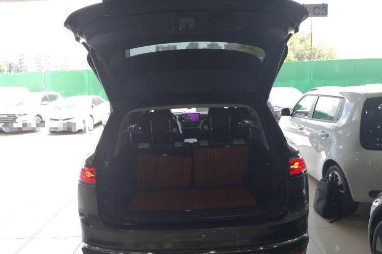 Used Volkswagen ID.6 CROZZ 2022 Long-Range PRO Edition Trunk