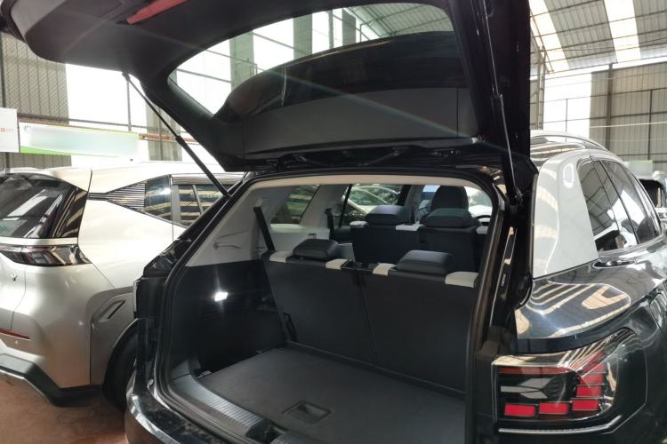 Used Volkswagen ID.6 CROZZ 2022 Standard Range PURE Edition Trunk