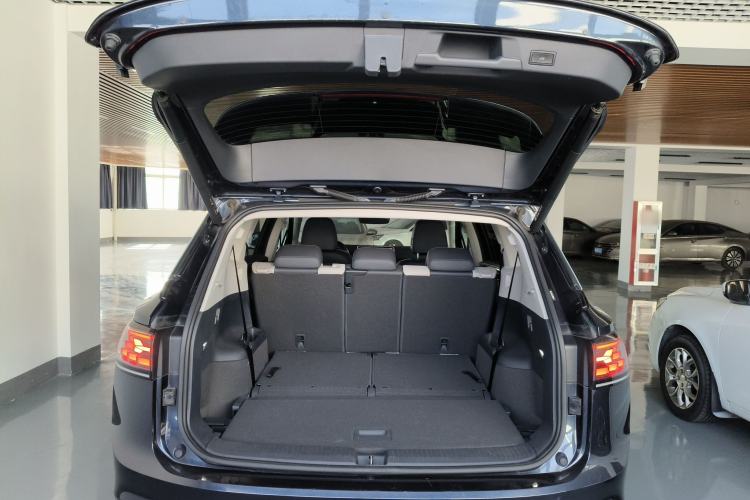 Used Volkswagen ID.6 CROZZ 2022 Long-Range PRO Edition Trunk