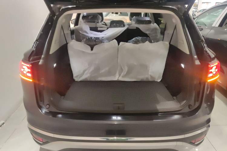 Used Volkswagen ID.6 CROZZ 2022 Long-Range PURE+ Edition Trunk