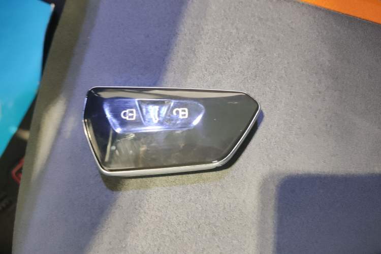 Used Volkswagen ID.6 CROZZ 2022 Long-Range PRO Edition Vehicle Key