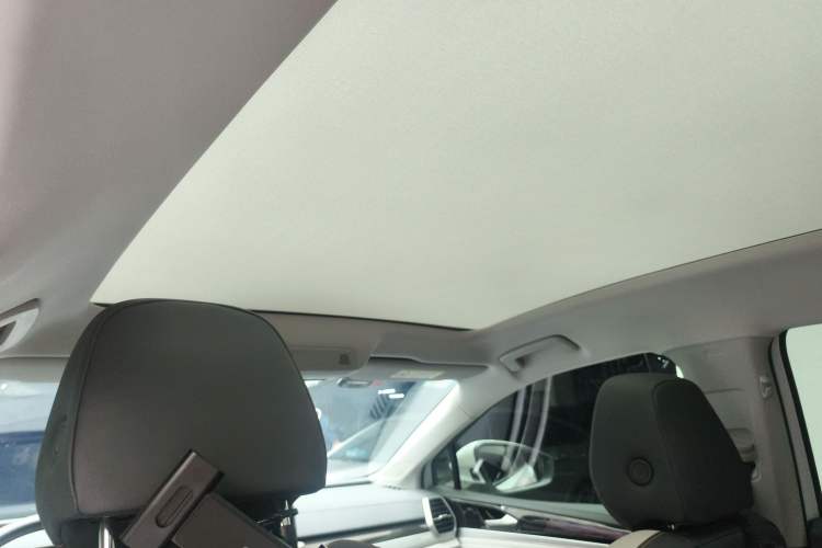Used Volkswagen ID.6 CROZZ 2022 Long-Range PRO Edition Headliner