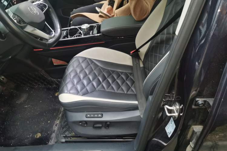 Used Volkswagen ID.6 CROZZ 2022 Long-Range PRO Edition Left Front Seat