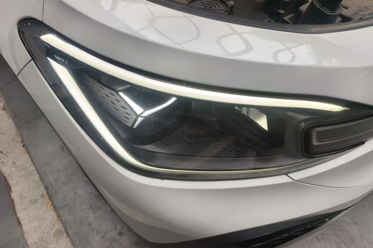 Used Volkswagen ID.6 CROZZ 2022 Long-Range PRO Edition Right Front Headlight