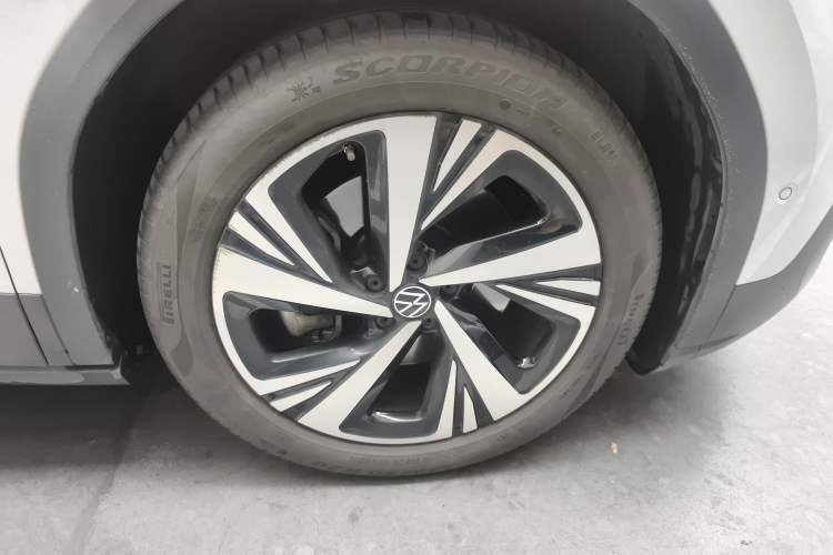 Used Volkswagen ID.6 CROZZ 2022 Long-Range PRO Edition Right Front Wheel Hub
