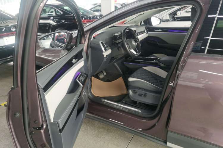 Used Volkswagen ID.6 CROZZ 2022 Long-Range PRO Edition Driver Seat