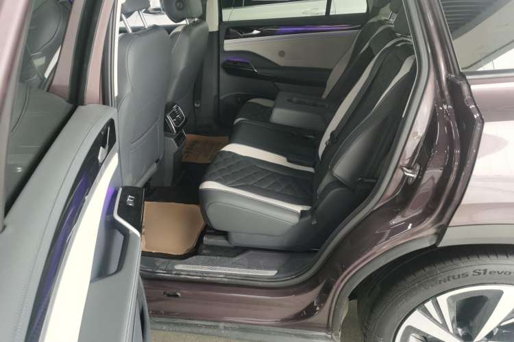 Used Volkswagen ID.6 CROZZ 2022 Long-Range PRO Edition Left Rear Seat
