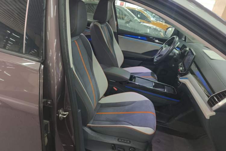Used Volkswagen ID.6 CROZZ 2022 Long-Range Lite PRO Edition Right Front Seat