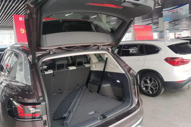 Used Volkswagen ID.6 CROZZ 2022 Long-Range PRO Edition Trunk