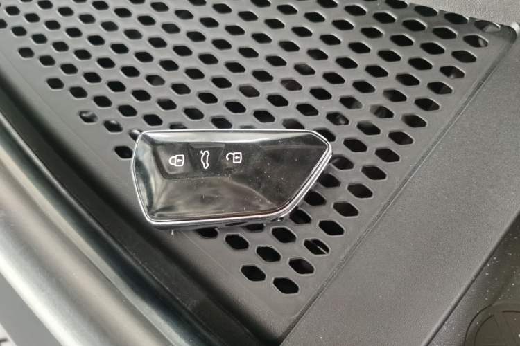 Used Volkswagen ID.6 CROZZ 2022 Long-Range PRO Edition Vehicle Key