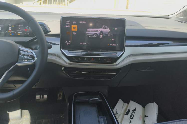 Used Volkswagen ID.6 CROZZ 2022 Long-Range PRO Edition Audio And AC Panel