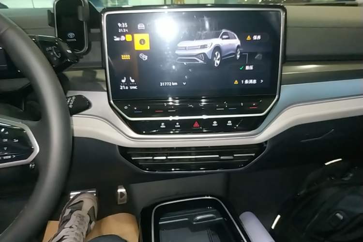 Used Volkswagen ID.6 CROZZ 2022 Long-Range PURE+ Edition Audio And AC Panel