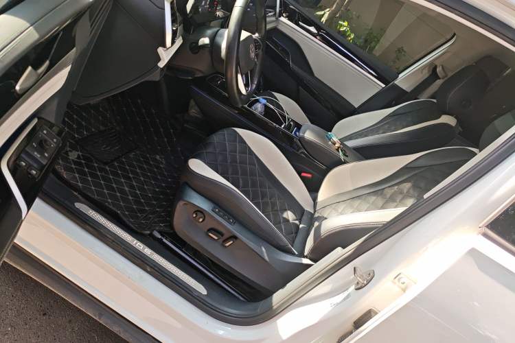 Used Volkswagen ID.6 CROZZ 2022 Long-Range PRO Edition Driver Seat