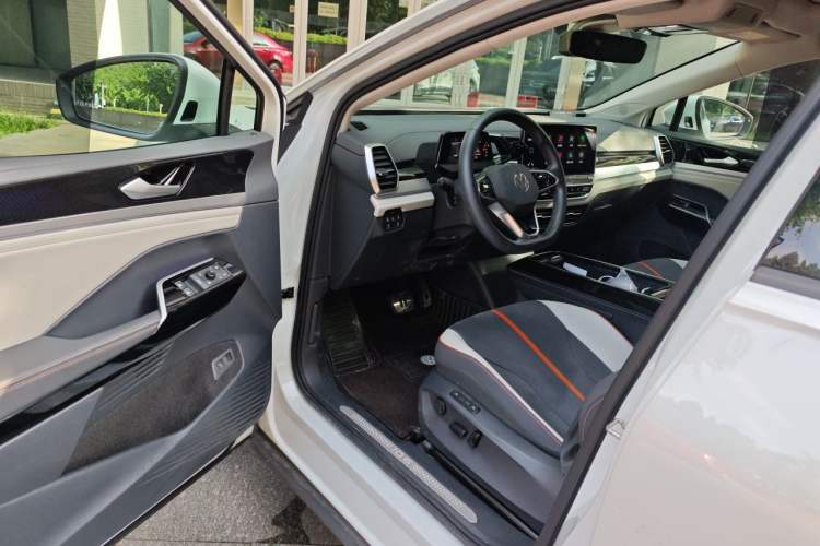 Used Volkswagen ID.6 CROZZ 2022 Long-Range PRO Edition Driver Seat
