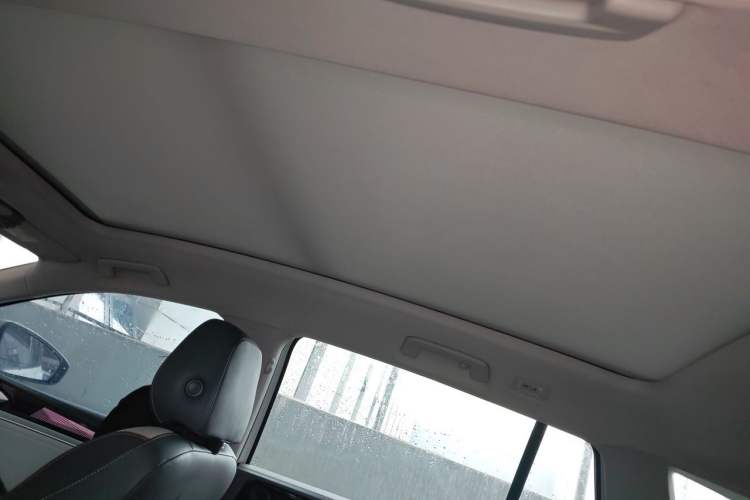 Used Volkswagen ID.6 CROZZ 2022 Long-Range PRO Edition Headliner