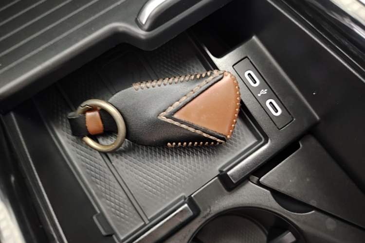 Used Volkswagen ID.6 CROZZ 2022 Standard Range PURE Edition Interior 1