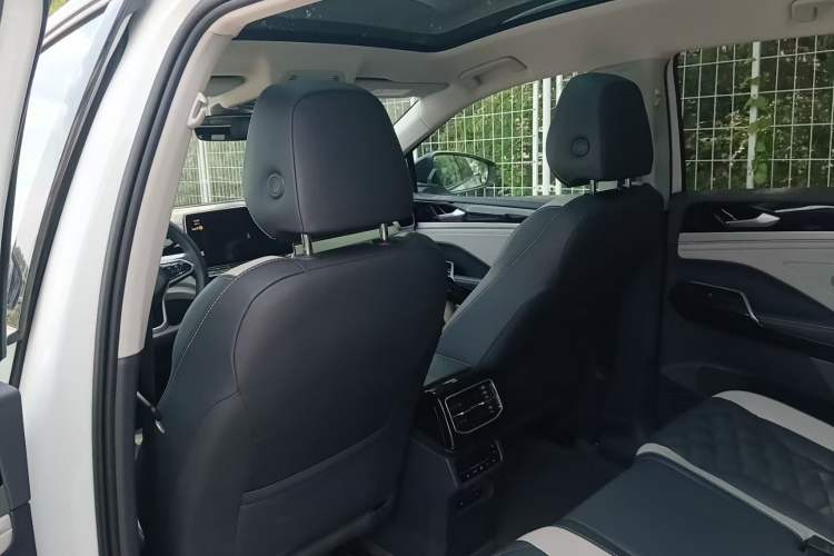 Used Volkswagen ID.6 CROZZ 2022 Long-Range PRO Edition Interior 2