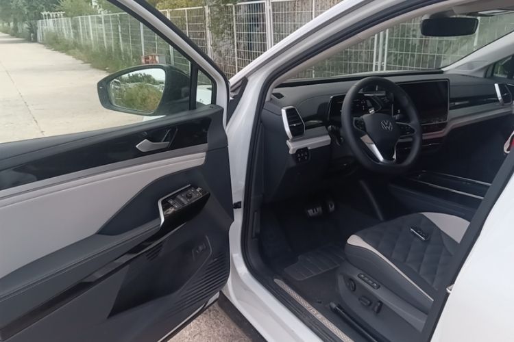 Used Volkswagen ID.6 CROZZ 2022 Long-Range PRO Edition Interior 2