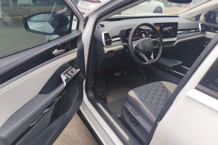 Used Volkswagen ID.6 CROZZ 2022 Long-Range PRO Edition Interior 3