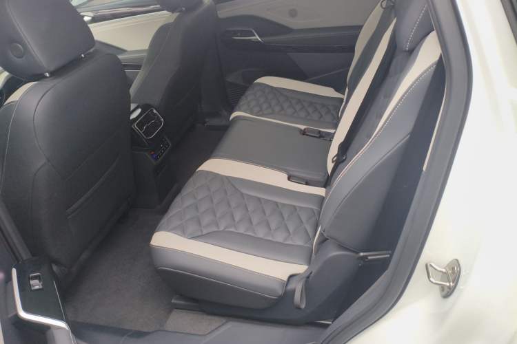 Used Volkswagen ID.6 CROZZ 2022 Long-Range PRO Edition Interior 4