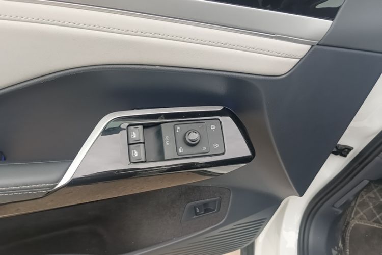 Used Volkswagen ID.6 CROZZ 2022 Long-Range Lite PRO Edition Interior 6