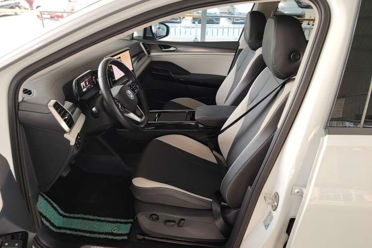 Used Volkswagen ID.6 CROZZ 2022 Standard Range PURE Edition Left Front Seat