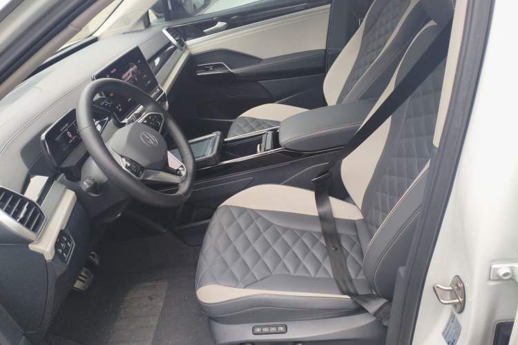 Used Volkswagen ID.6 CROZZ 2022 Long-Range PRO Edition Left Front Seat