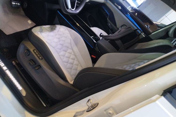 Used Volkswagen ID.6 CROZZ 2022 Long-Range PRO Edition Left Front Seat