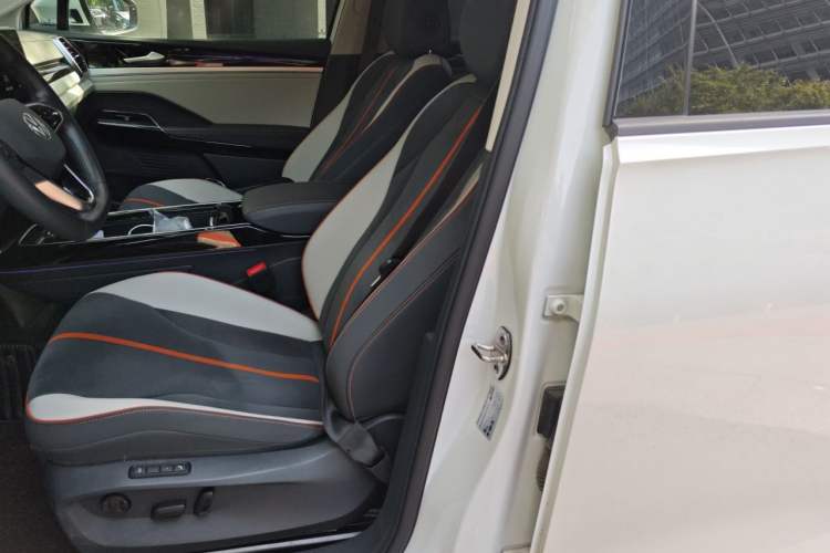 Used Volkswagen ID.6 CROZZ 2022 Long-Range PRO Edition Left Front Seat