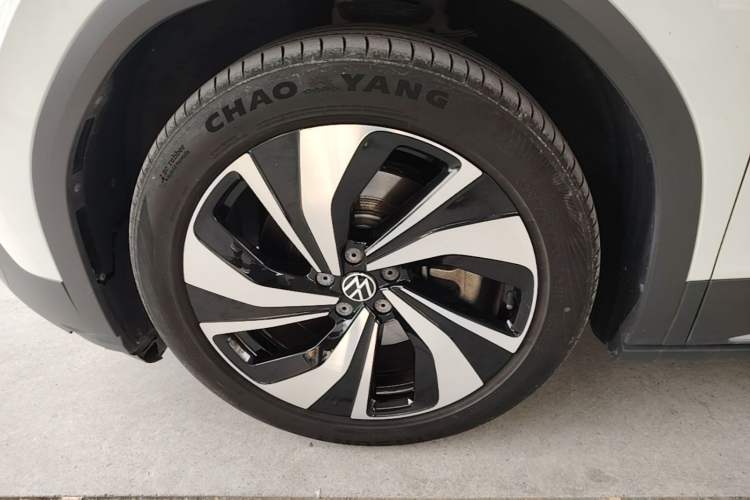 Used Volkswagen ID.6 CROZZ 2022 Standard Range PURE Edition Left Front Wheel Hub