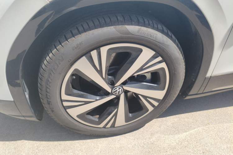 Used Volkswagen ID.6 CROZZ 2022 Long-Range PRO Edition Left Front Wheel Hub