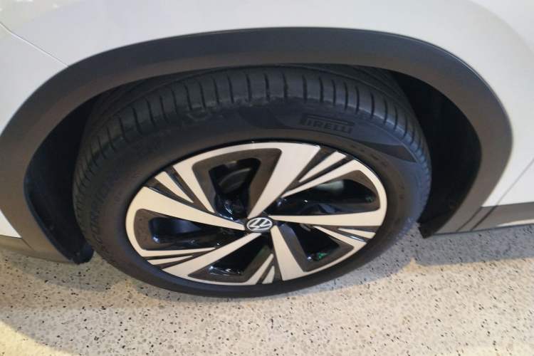 Used Volkswagen ID.6 CROZZ 2022 Long-Range PRO Edition Left Front Wheel Hub
