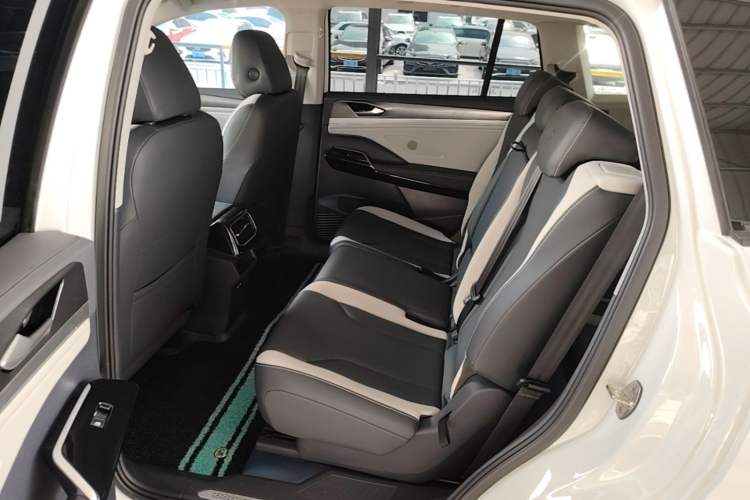 Used Volkswagen ID.6 CROZZ 2022 Standard Range PURE Edition Left Rear Seat