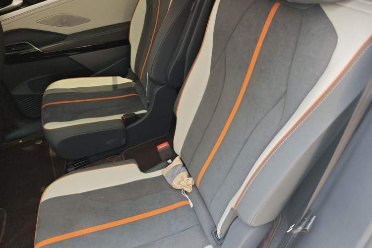 Used Volkswagen ID.6 CROZZ 2022 Long-Range Lite PRO Edition Left Rear Seat