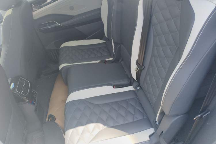 Used Volkswagen ID.6 CROZZ 2022 Long-Range PRO Edition Left Rear Seat