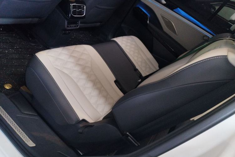 Used Volkswagen ID.6 CROZZ 2022 Long-Range PRO Edition Left Rear Seat