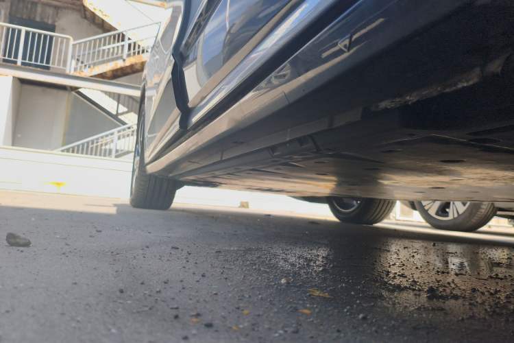 Used Volkswagen ID.6 CROZZ 2022 Long-Range PRO Edition Left Side Sill