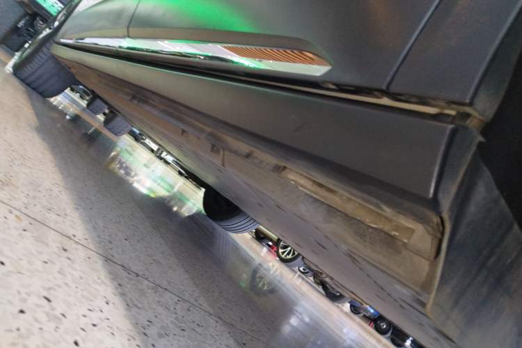 Used Volkswagen ID.6 CROZZ 2022 Long-Range PRO Edition Left Side Sill