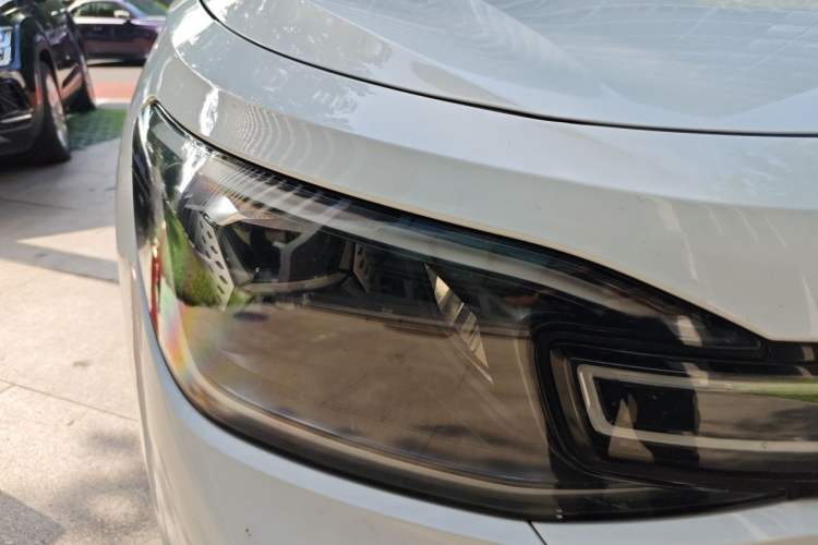 Used Volkswagen ID.6 CROZZ 2022 Long-Range PRO Edition Right Front Headlight