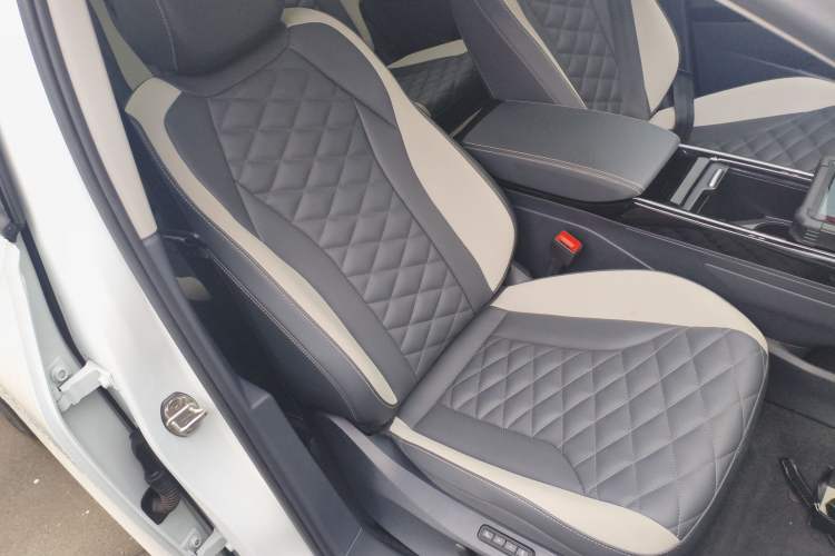 Used Volkswagen ID.6 CROZZ 2022 Long-Range PRO Edition Right Front Seat